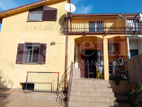 casa indipendente in vendita a Roma