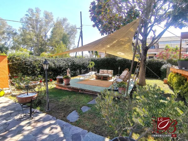 casa indipendente in vendita a Roma in zona Infernetto