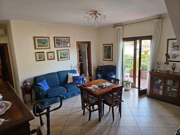 appartamento in vendita a Roma in zona Pantan Monastero