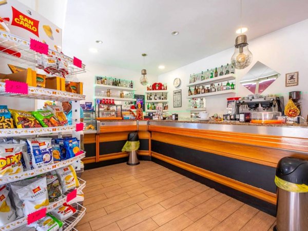negozio in vendita a Roma in zona Monte Sacro/Talenti