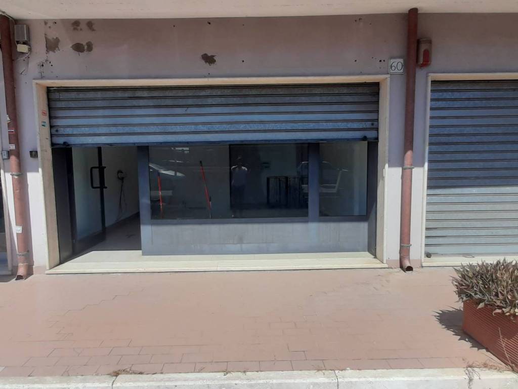 negozio in vendita a Roma in zona Olgiata