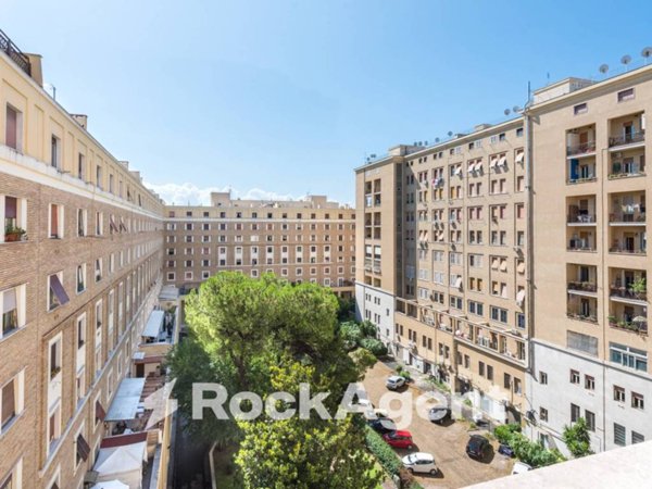 appartamento in vendita a Roma in zona Ardeatino