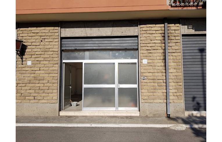 locale commerciale in vendita a Roma in zona Prima Porta