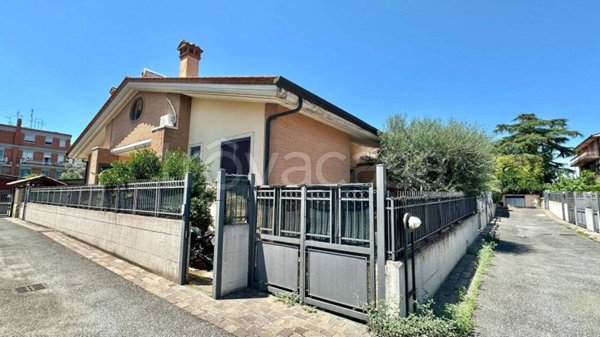 casa indipendente in vendita a Roma in zona Ponte di Nona