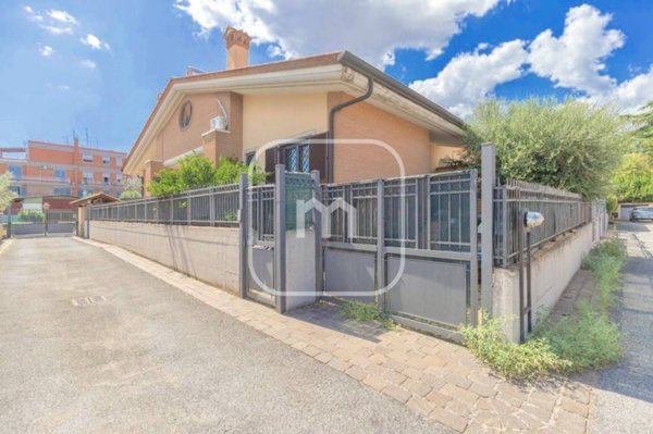 casa indipendente in vendita a Roma in zona Ponte di Nona
