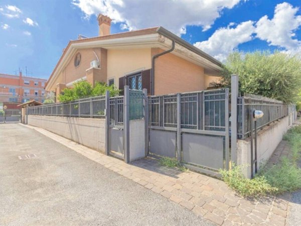 casa indipendente in vendita a Roma in zona Borghesiana