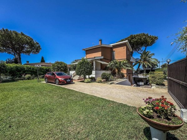casa indipendente in vendita a Roma in zona Infernetto