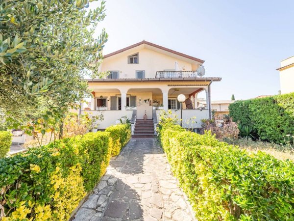 casa indipendente in vendita a Roma in zona Borghesiana