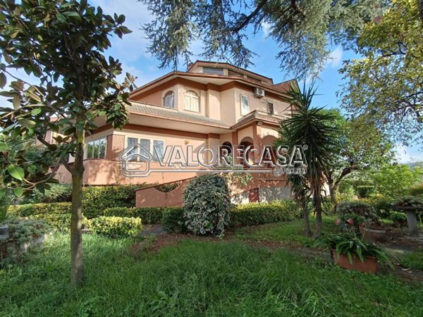 casa indipendente in vendita a Roma in zona Finocchio