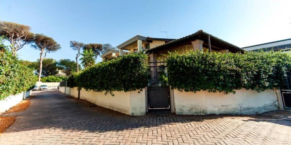 casa indipendente in vendita a Roma in zona Infernetto