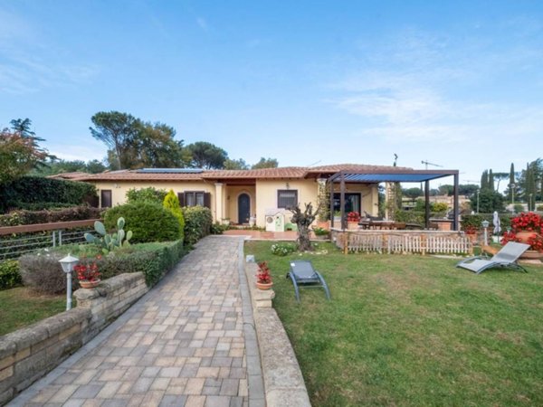 casa indipendente in vendita a Roma in zona Grottarossa