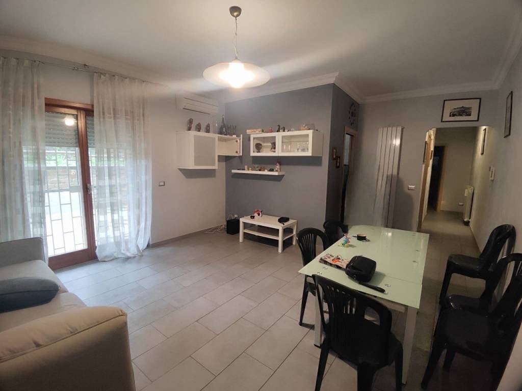 appartamento in vendita a Roma in zona Pantan Monastero