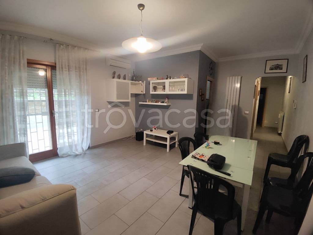 appartamento in vendita a Roma in zona Pantan Monastero