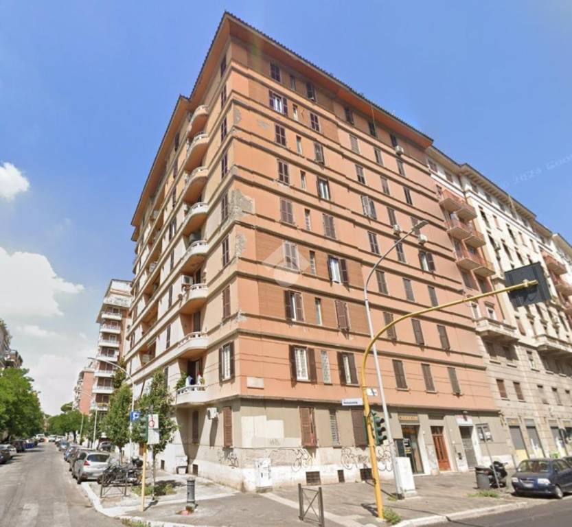 appartamento in vendita a Roma in zona Appio Latino