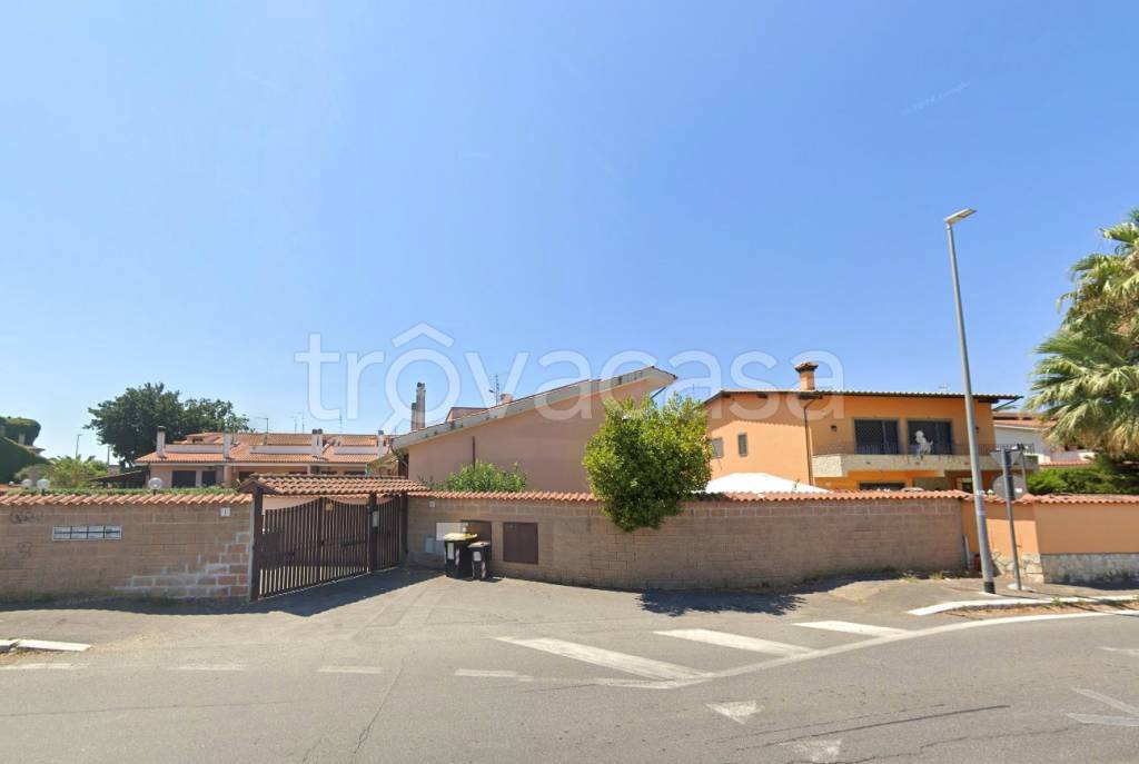 casa indipendente in vendita a Roma in zona Infernetto