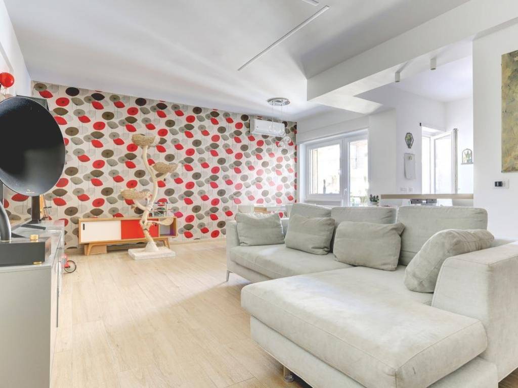 appartamento in vendita a Roma in zona Appio Latino