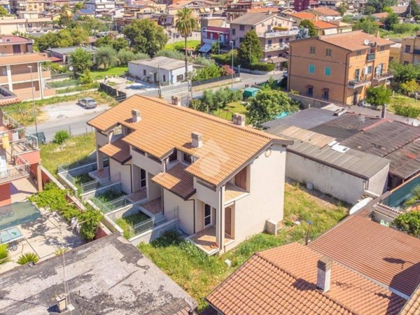 casa indipendente in vendita a Roma in zona Lunghezza