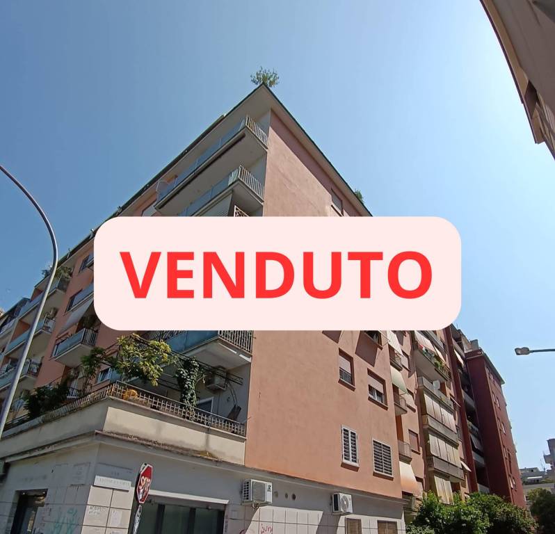 appartamento in vendita a Roma in zona Prenestino-Labicano