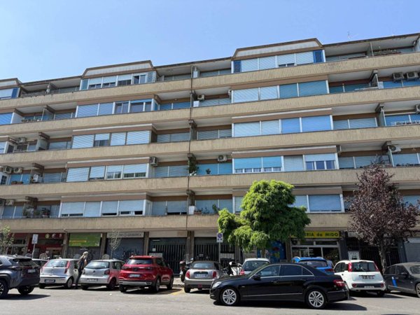 appartamento in vendita a Roma in zona Ostiense