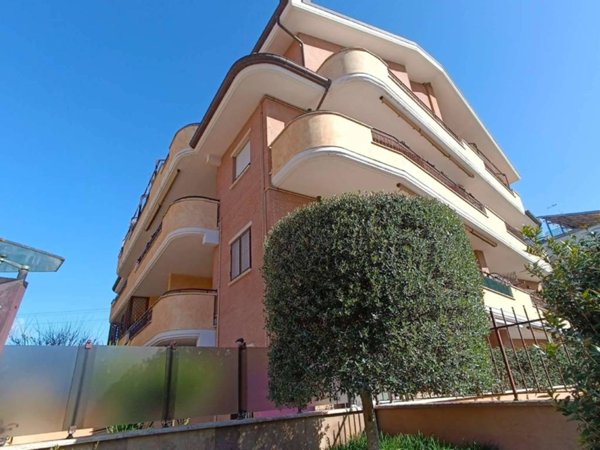 appartamento in vendita a Roma in zona Massimina/Casal Lumbroso