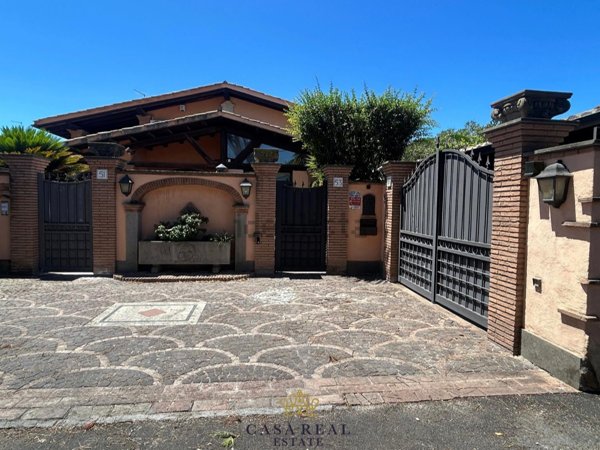 casa indipendente in vendita a Roma in zona Infernetto