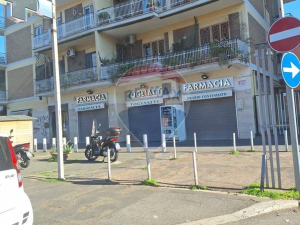 negozio in vendita a Roma in zona Collatino