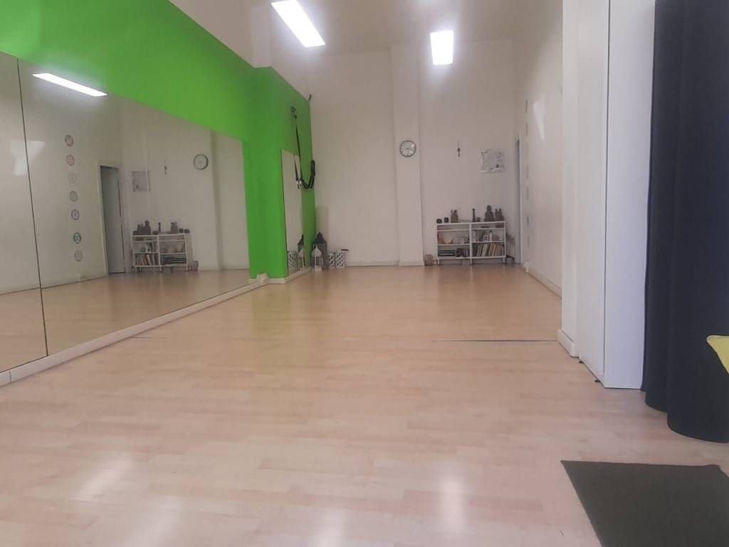 negozio in vendita a Roma in zona Appio Claudio