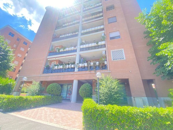 locale commerciale in vendita a Roma in zona Tor Vergata/Torrenova