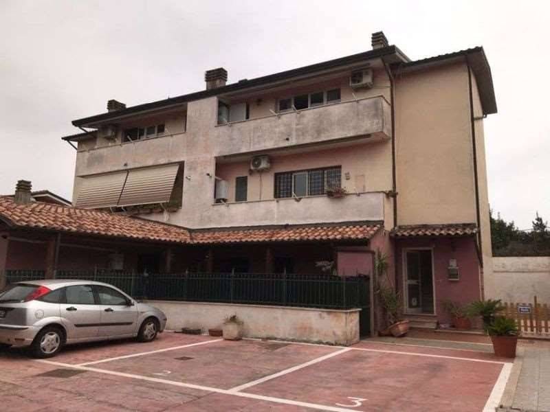 appartamento in vendita a Roma in zona Colle dei Pini