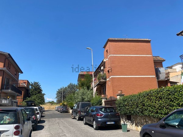 appartamento in vendita a Roma in zona Lunghezza