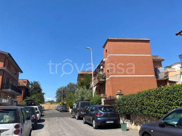appartamento in vendita a Roma in zona Lunghezza
