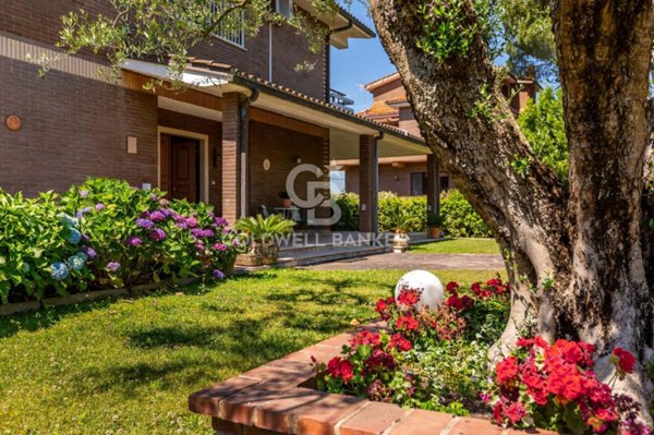 casa indipendente in vendita a Roma in zona Prima Porta