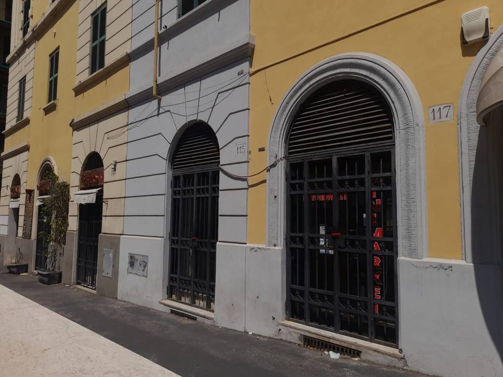 negozio in vendita a Roma in zona Tuscolano