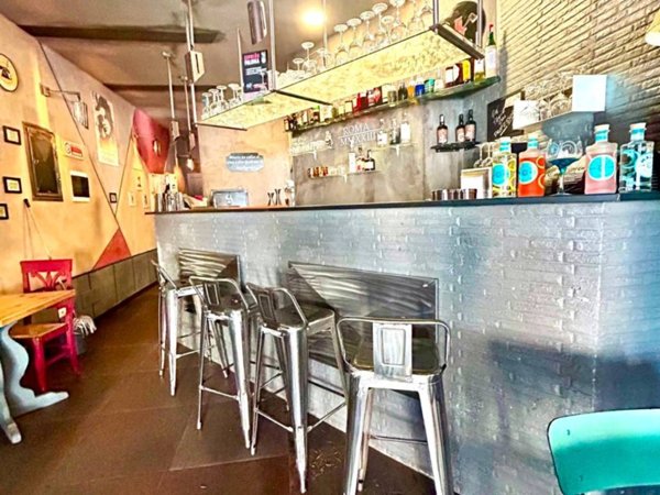 negozio in vendita a Roma in zona Appio Pignatelli