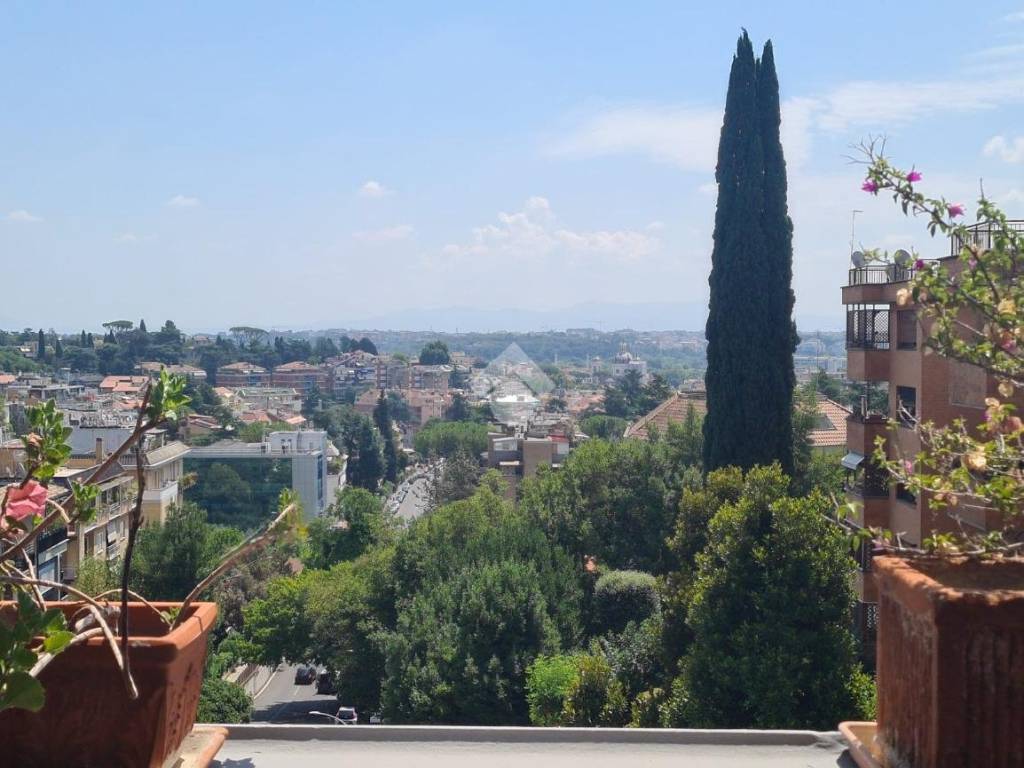 appartamento in vendita a Roma in zona Della Vittoria