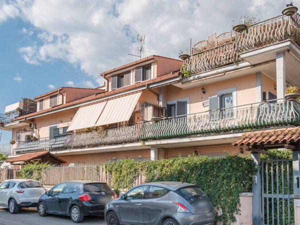 appartamento in vendita a Roma in zona Castelverde