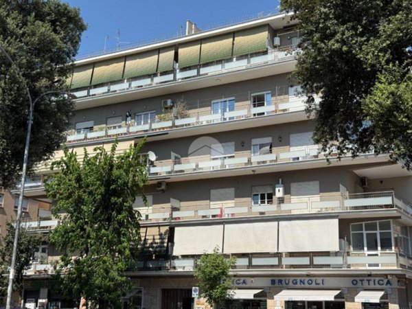 appartamento in vendita a Roma in zona Ostiense