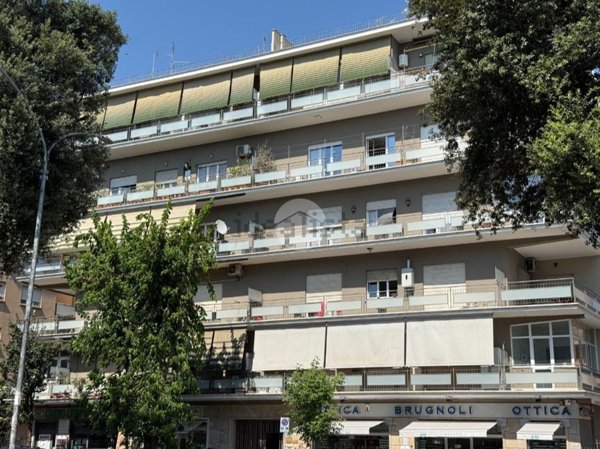 appartamento in vendita a Roma in zona Ostiense