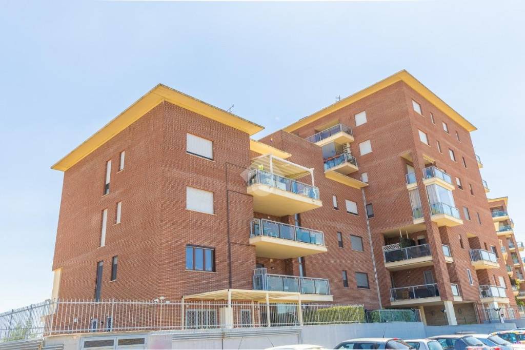 appartamento in vendita a Roma in zona Case Rosse