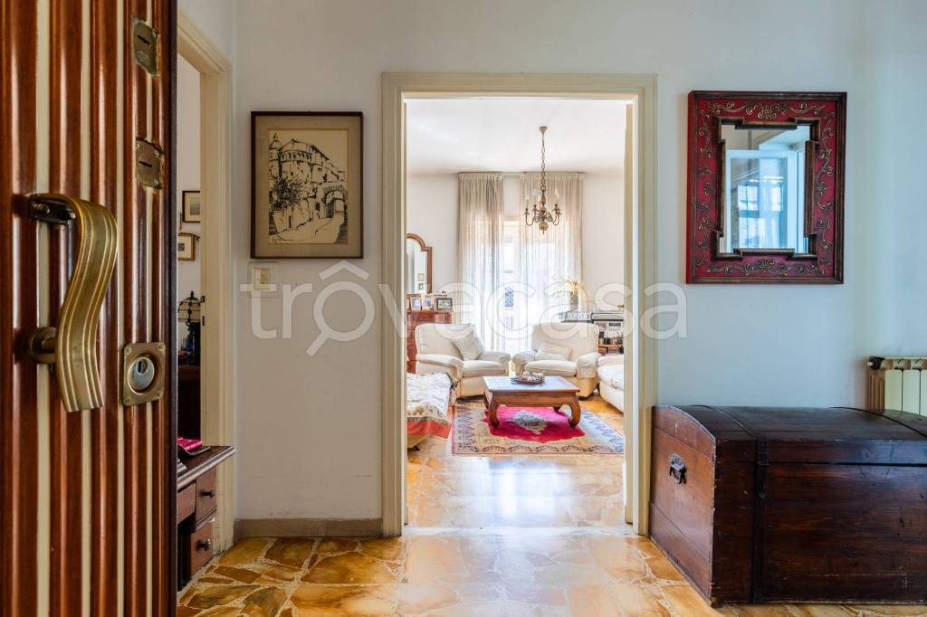 appartamento in vendita a Roma in zona Ostia
