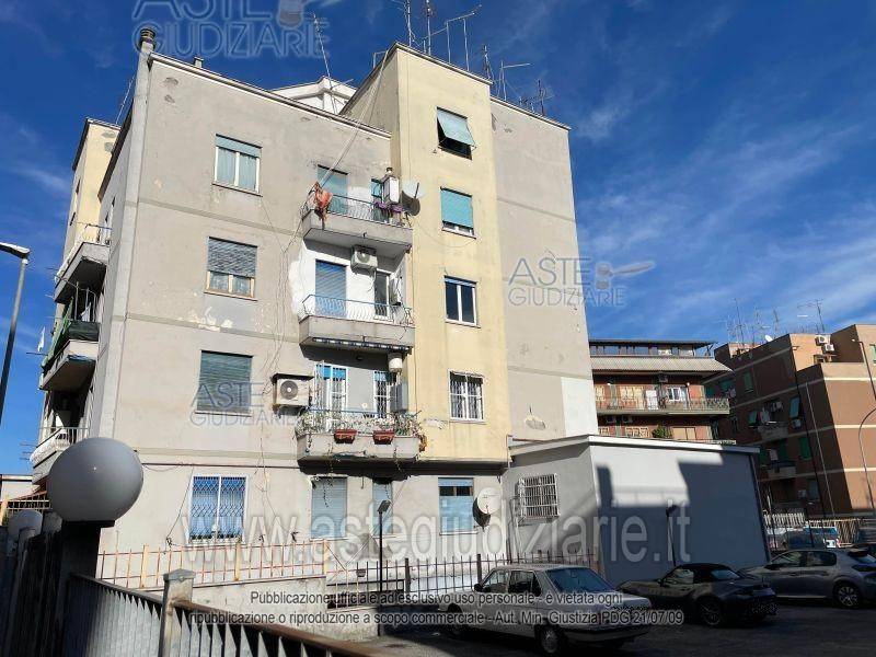 appartamento in vendita a Roma in zona Prenestino-Centocelle