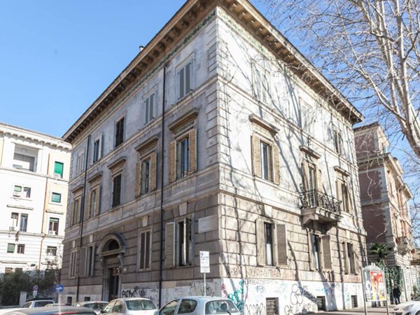 appartamento in vendita a Roma in zona Rione Regola