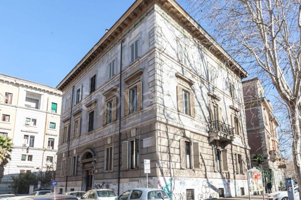 appartamento in vendita a Roma in zona Rione Regola