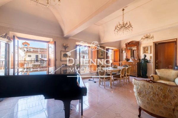 appartamento in vendita a Roma in zona Campo Marzio