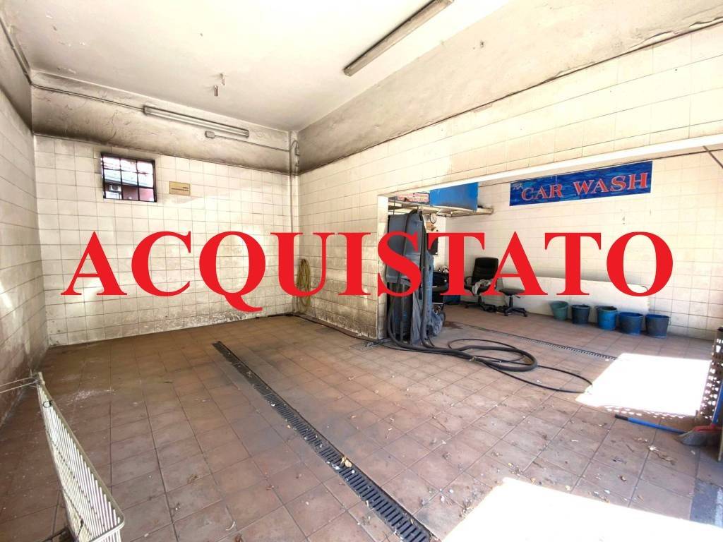 negozio in vendita a Roma in zona Tuscolano