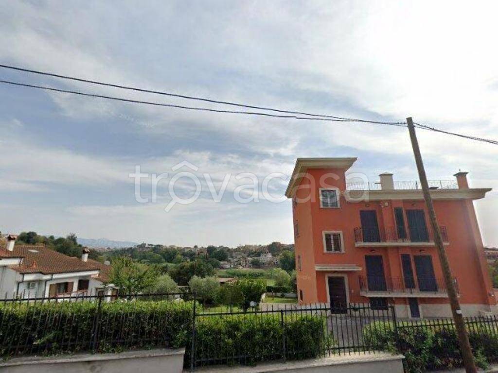 casa indipendente in vendita a Roma in zona Lunghezza