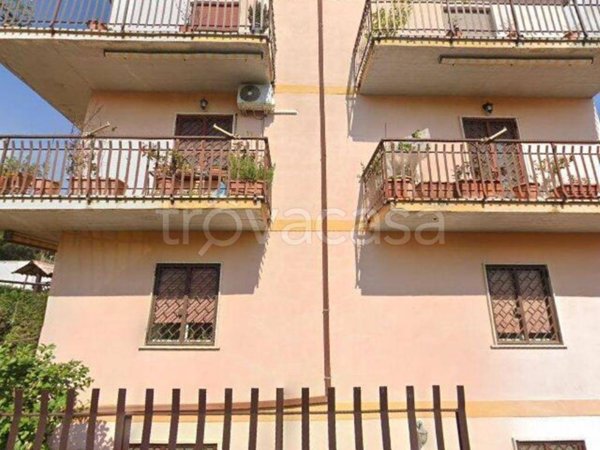 appartamento in vendita a Roma in zona Valle Muricana