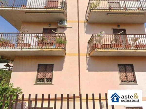 appartamento in vendita a Roma in zona Valle Muricana