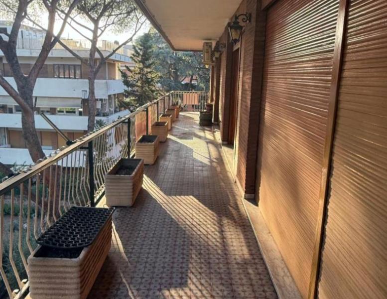 appartamento in vendita a Roma in zona Appio Claudio