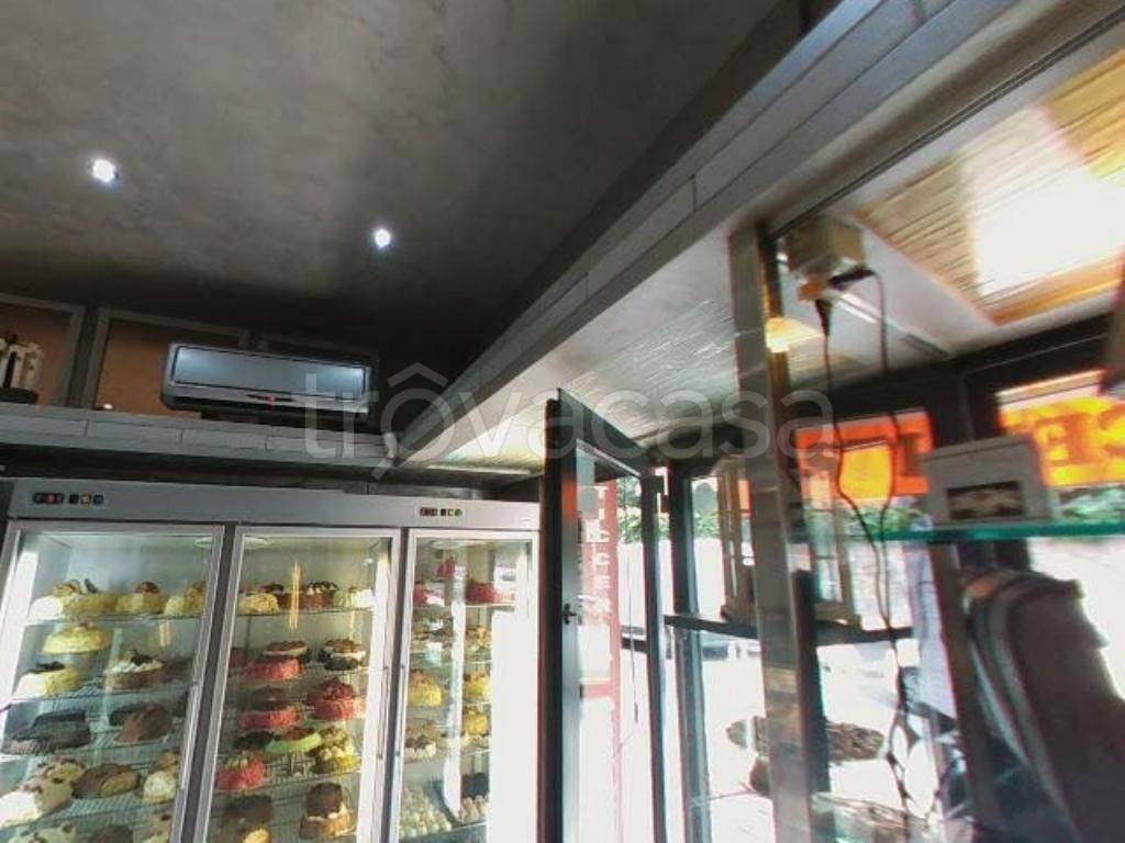 locale commerciale in vendita a Roma in zona Giuliano Dalmata